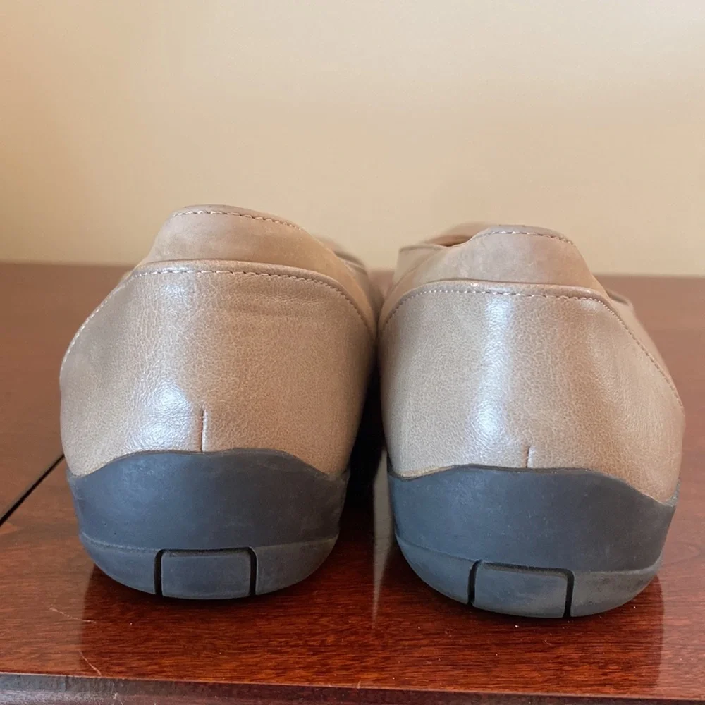 Life Stride Soft System Tan 9.5M Comfort Chic Suede Leather Minimalist Flats